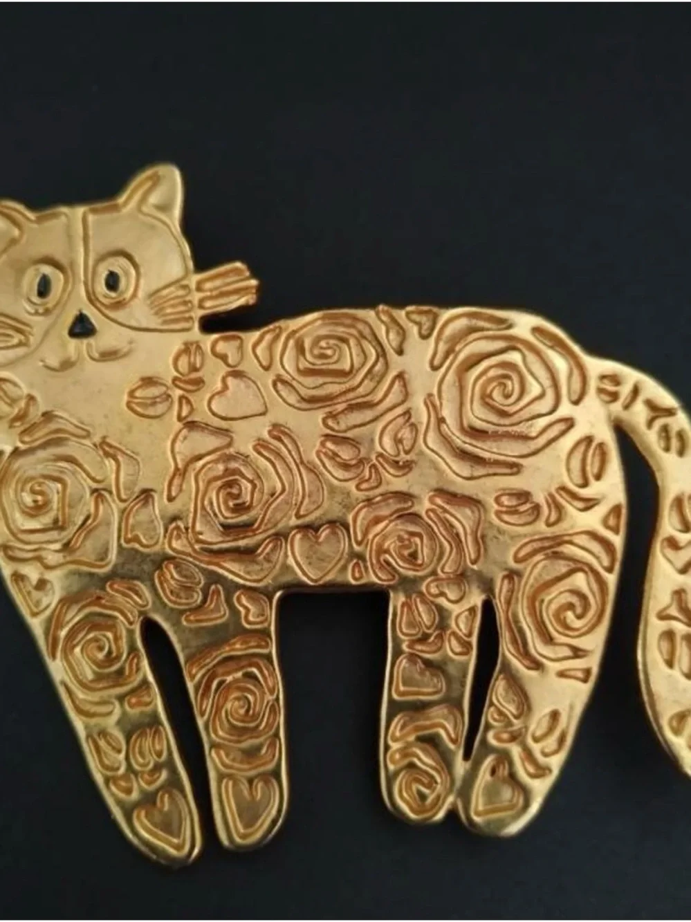 Vintage Unsigned Lancôme Paris Gold-tone Cut Out Rose Pattern Cat Brooch
Rare - Picture 4 of 10